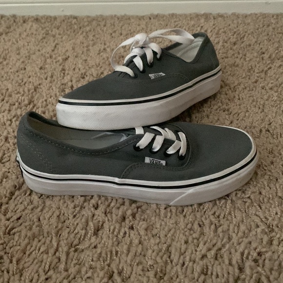Boys size 5 vans - Picture 2 of 4